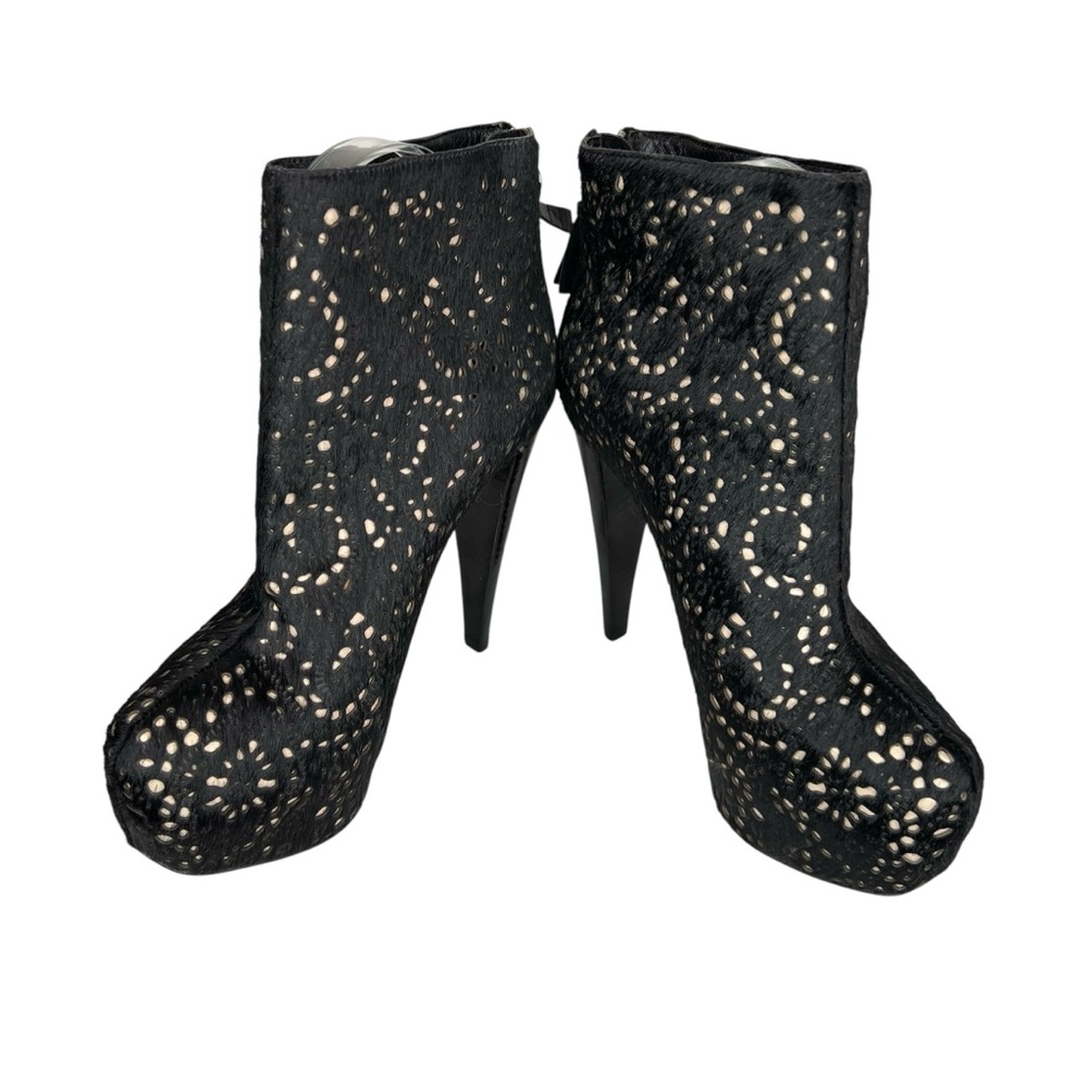 Alice + Olivia “Paige” Laser-cut Calf Hair Black Bootie Heel 38 1/2 - Picture 4 of 7